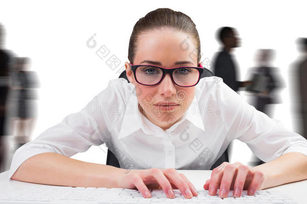 女商人在键盘上打字的合成图像