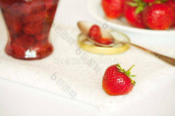草莓和草莓蜜饯