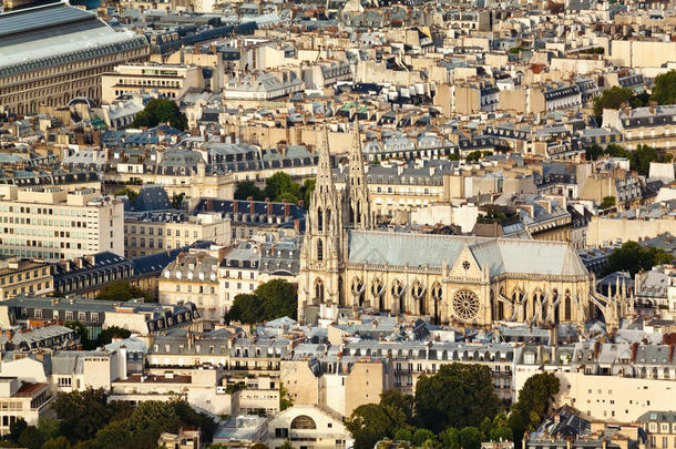 从埃菲尔铁塔顶端俯瞰风景。巴黎，法国。