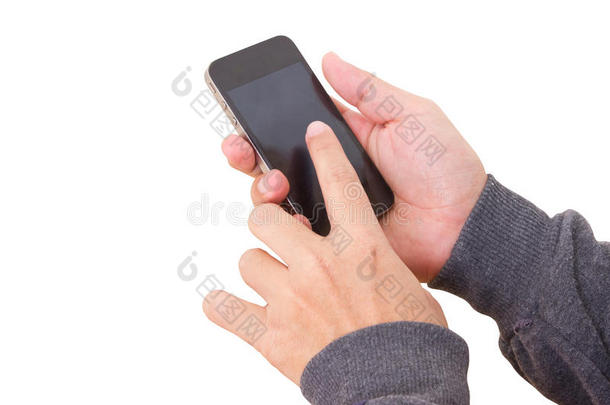 亚洲男人触摸智能手机屏幕的手。