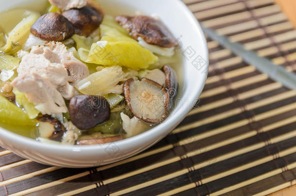 香菇猪肉泡菜汤