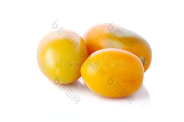 三个黄色的西红柿