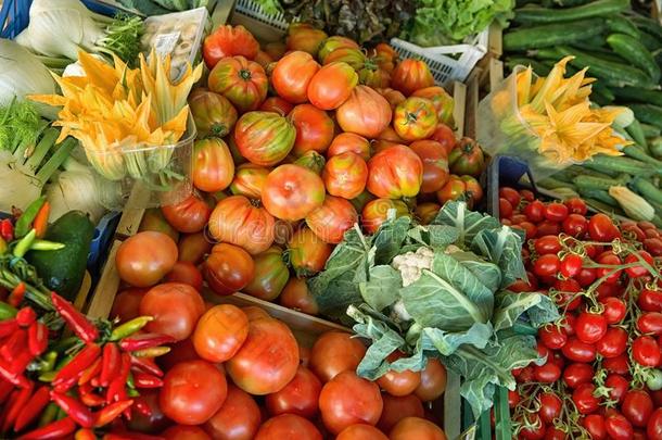 农贸市场的新鲜有机蔬菜