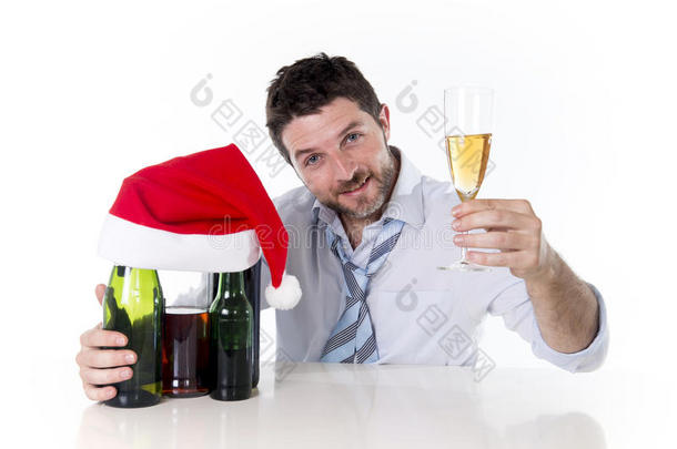 圣诞派对上快乐迷人的商人香槟<strong>祝酒</strong>词