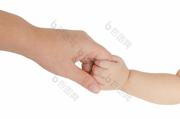 婴儿的手握着她母亲的手指