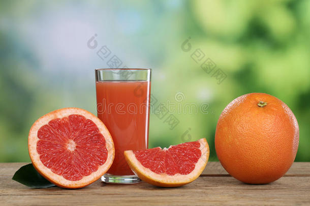 夏天的柚子汁和新鲜的柚子