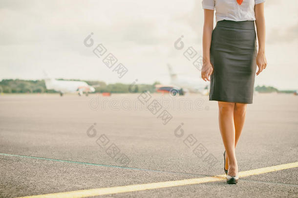 机场的空姐。