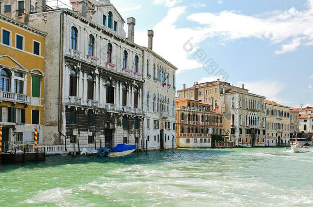 威尼斯运河沿线建筑物<strong>立面图</strong>