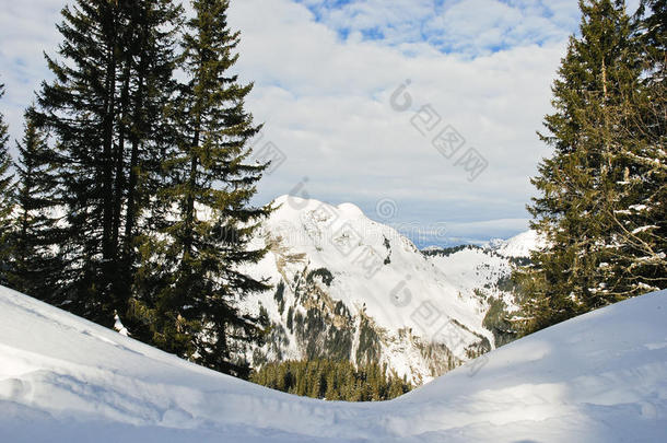 太阳门地区雪山景观