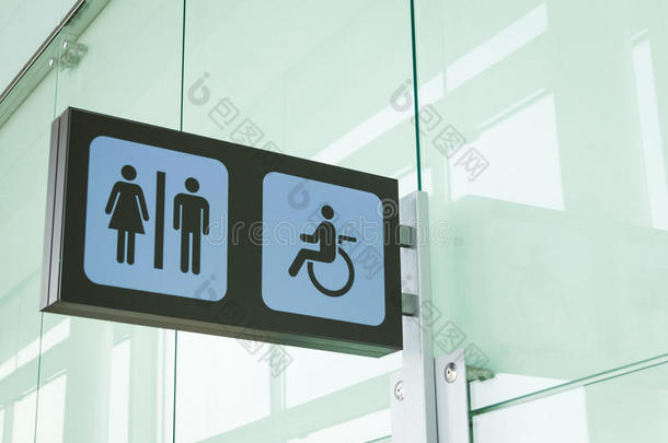 带残疾人通道的公共卫生间标志