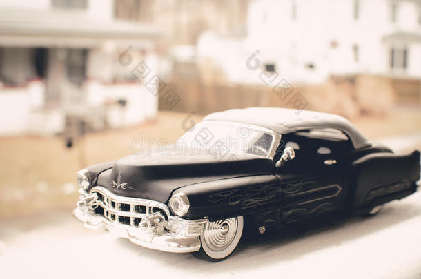 凯迪拉克1947黑色轿车在镇街