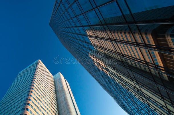 另一座摩天大楼的倒影，法兰克福，德国