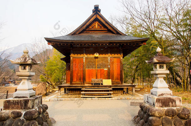 日本白鹤村神社