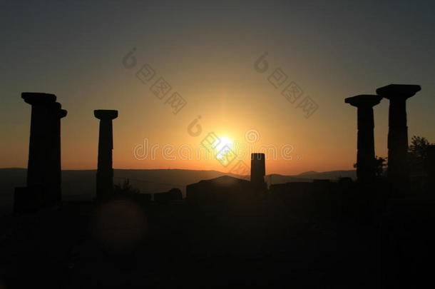 图片来自阿索斯城堡-贝拉姆卡莱，阿索斯，爱琴海村庄
