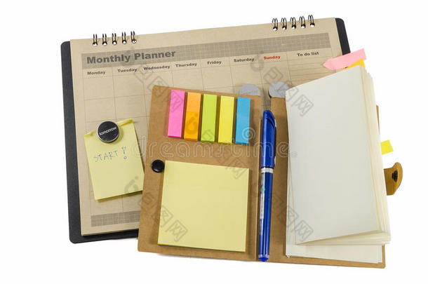 带笔和记事本的月计划表