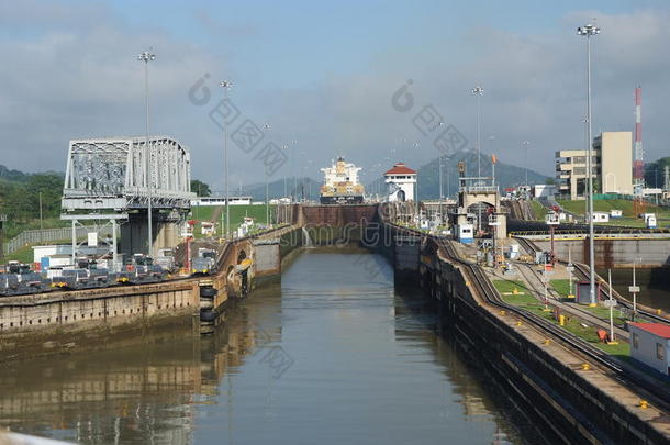 巴拿马运河填海造船