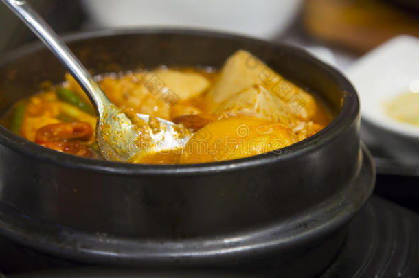 泡菜炖海鲜韩国料理