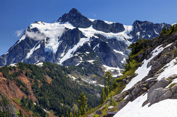 徒步<strong>雪原</strong>艺术家点冰川舒克山华盛顿