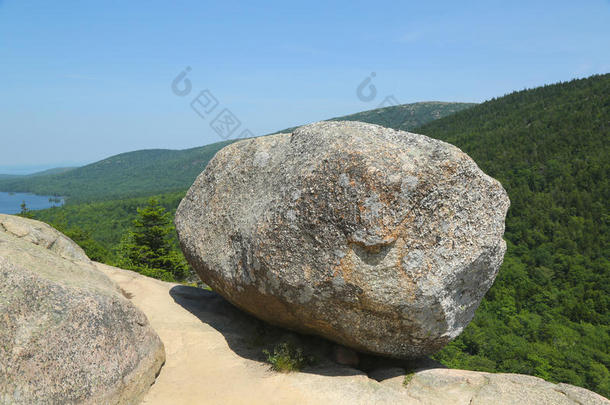 <strong>泡泡</strong>石在南<strong>泡泡</strong>山和阿卡迪亚国家<strong>公园</strong>的约旦池顶部