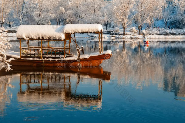雪和船