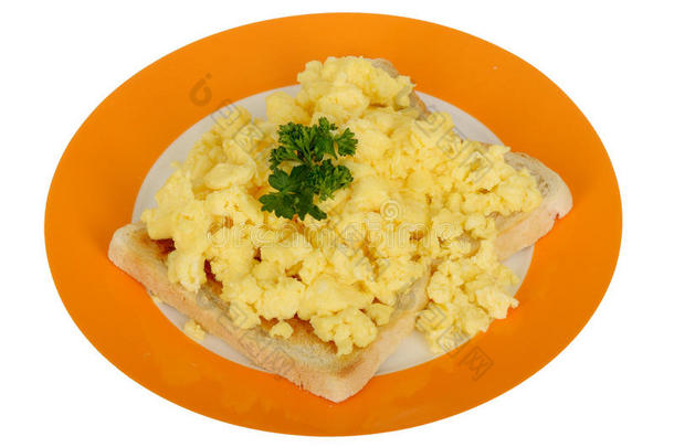 炒蛋烤面包早餐盘