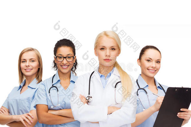 女医生和女护士的团队或团体
