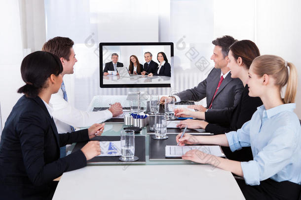 商务会议上的商务人士视频会议