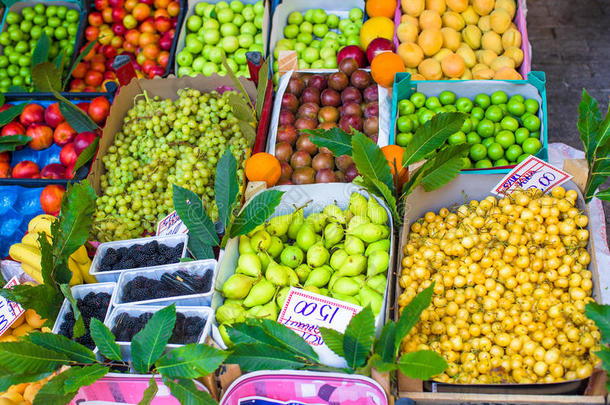 农贸市场上的水果和蔬菜