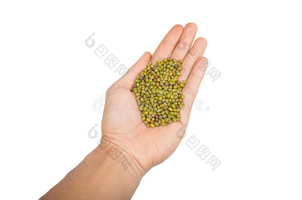 手拿一串绿豆