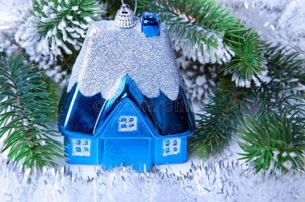 深蓝色新年玩具小房子——新年自己家梦的构思