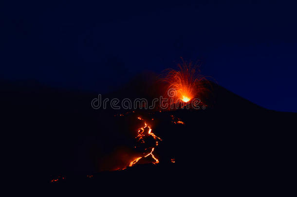 意大利西西里岛埃特纳火山2014年8月