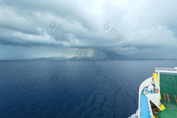 有暴风雨<strong>天</strong>空的<strong>夏季</strong>海景（希腊）