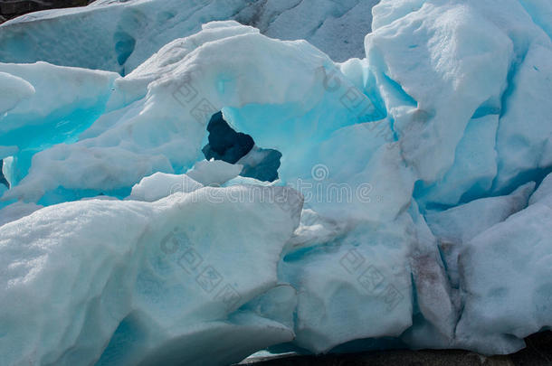 挪威的蓝色冰川。可以