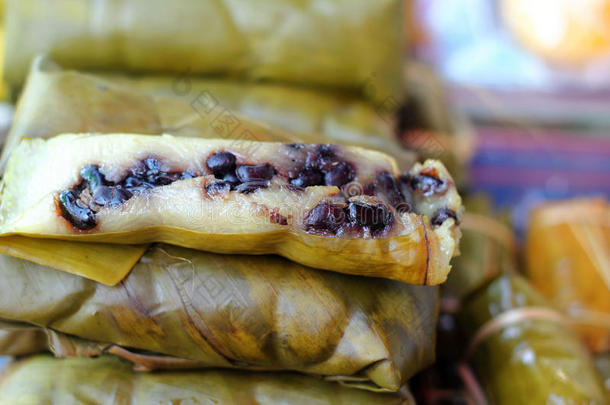 香蕉叶裹<strong>糯米饭</strong>-泰国甜点。