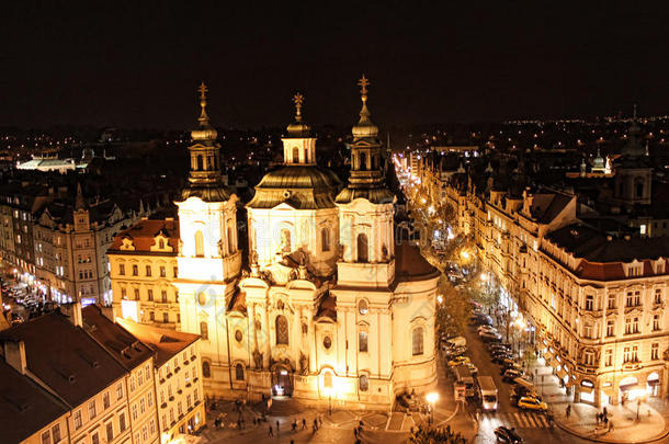 圣尼古拉斯教堂，布拉格老城广场的教堂