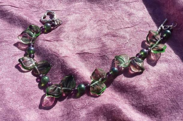 绿紫色串珠手镯