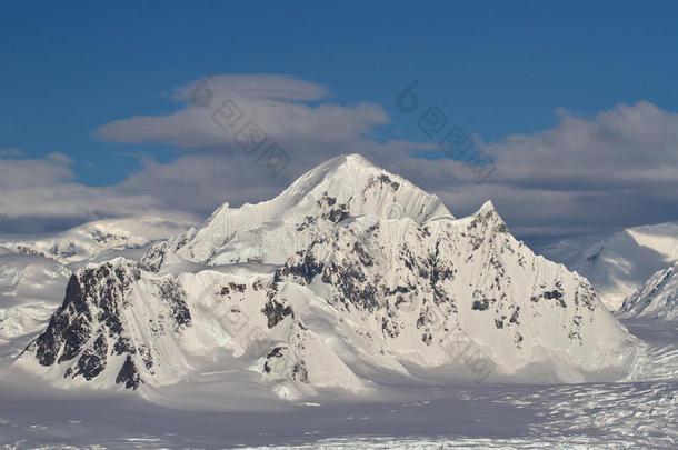 <strong>南极</strong>半岛山脉上的沙克尔顿山