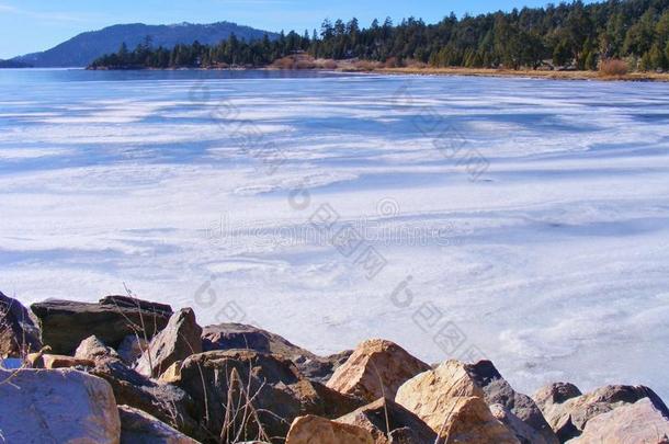 大熊湖冬季冰雪覆盖