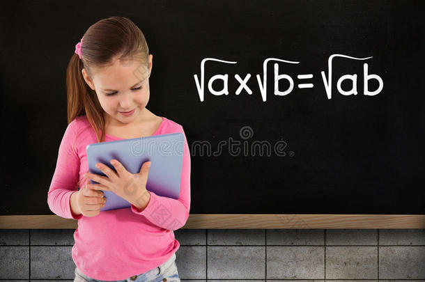 可爱女孩用平板电脑合成图片
