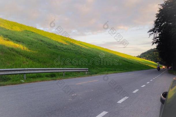 绿色通道，美丽自然中的交通路线