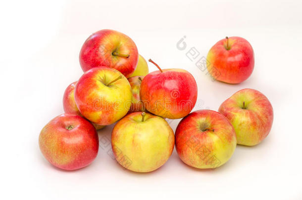 红<strong>苹果</strong>和黄<strong>苹果系列</strong>。白色的一套孤立的水果。