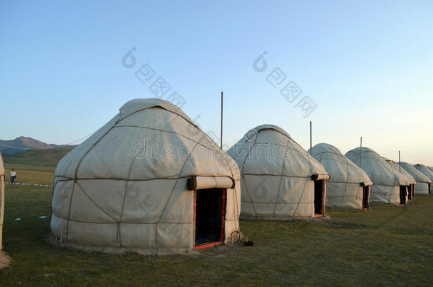 山上旅游营地的蒙古包