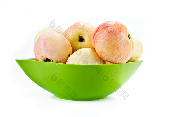 苹果在碟子里
