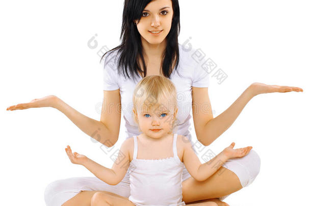 妈妈和<strong>宝宝</strong>做<strong>运动</strong>，体操，瑜伽，健身
