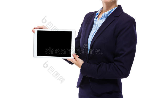女商人手持数码平板电脑的黑屏