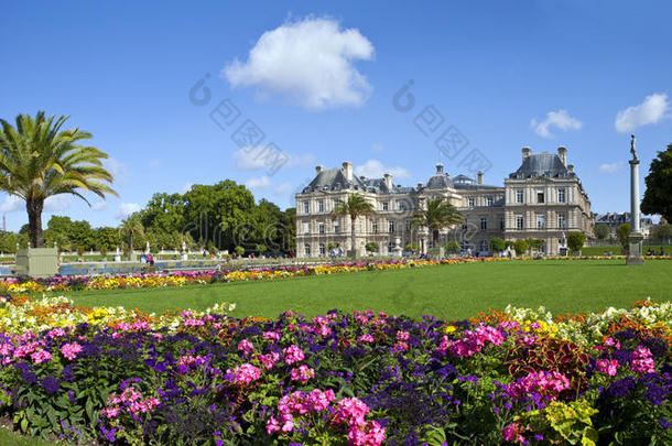 位于巴黎卢森堡花园的卢森堡宫