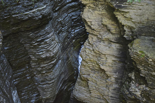 峡谷中的岩石形态在<strong>纽约</strong>州立公园沃特金斯峡谷创造了抽象的<strong>风景</strong>