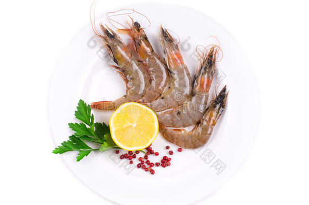 盘子里的生虎虾。