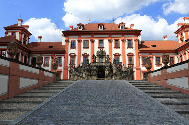 特罗贾宫是一座巴洛克式宫殿，位于布拉格西北部的特洛贾（捷克共和国）。