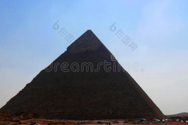 吉萨埃及沙漠中的金字塔